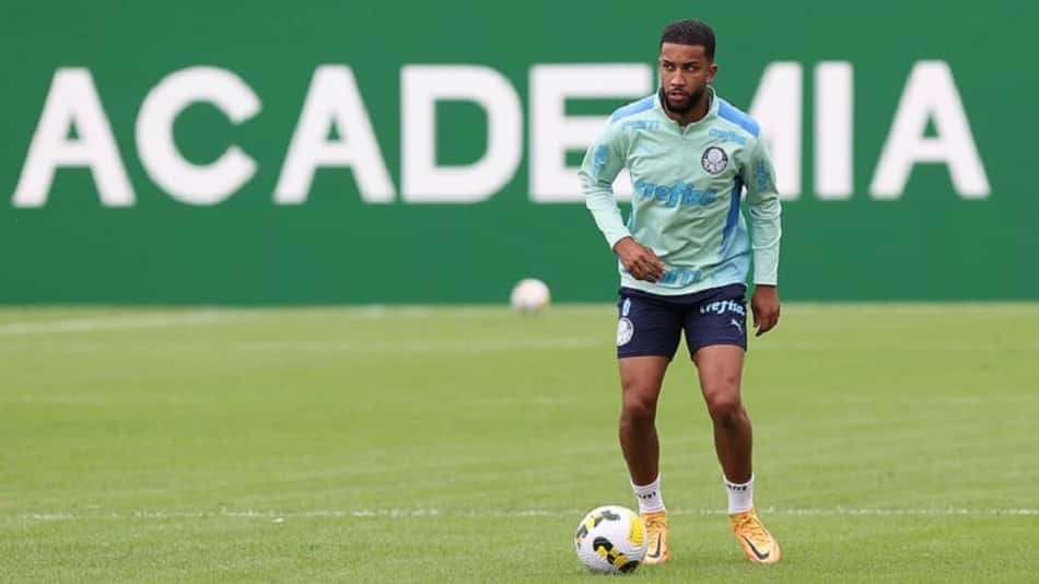 Jorge, lateral do Palmeiras, tem carro atingido por pedra e sofre ameaças; clube repudia