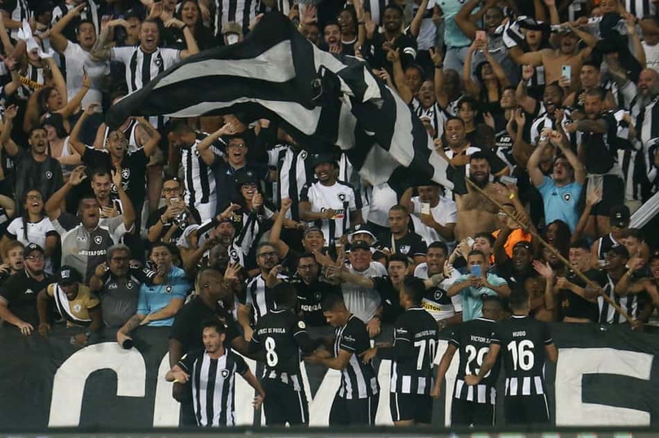 Festa da torcida e vibração de John Textor: os bastidores da vitória do Botafogo sobre o Fortaleza