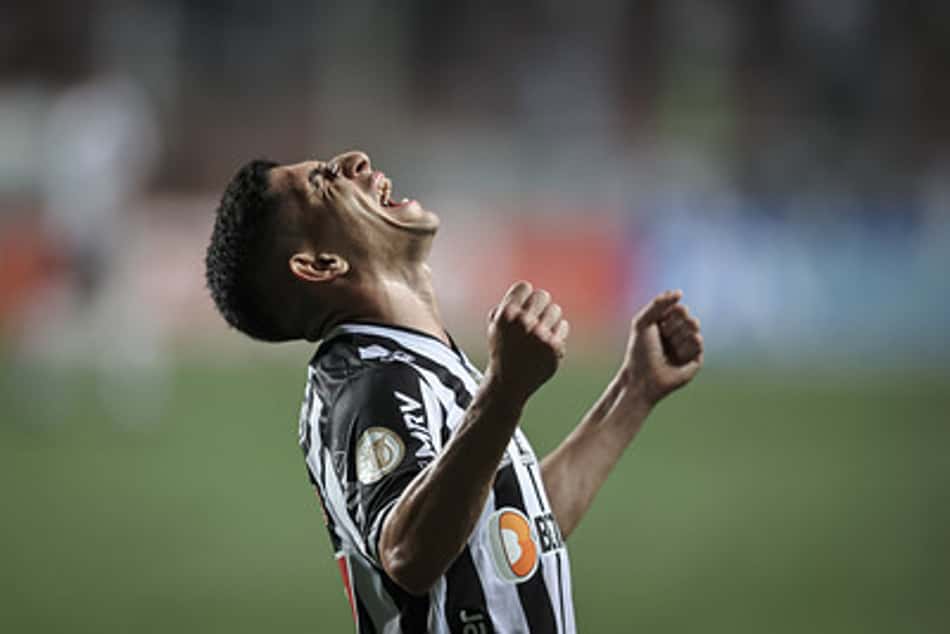 Savarino agradece ao Atlético-MG e exalta torcida: 'Impressionante'