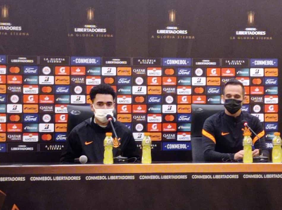 Du Queiroz celebra gol contra o Boca e agradece Vítor pela confiança: 'Estou em uma crescente'