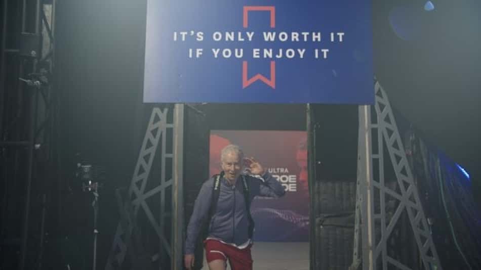 McEnroe deixa a aposentadoria e joga contra si mesmo através da tecnologia
