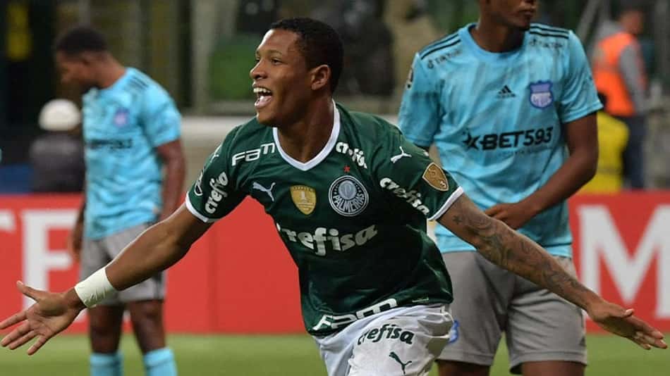 Danilo fala sobre permanência no Palmeiras: 'Se a Tia Leila falou, está falado'