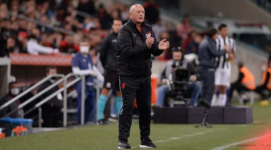 'Está se reabilitando, é um jogador de qualidade', diz Felipão sobre Pablo, após vitória do Athletico