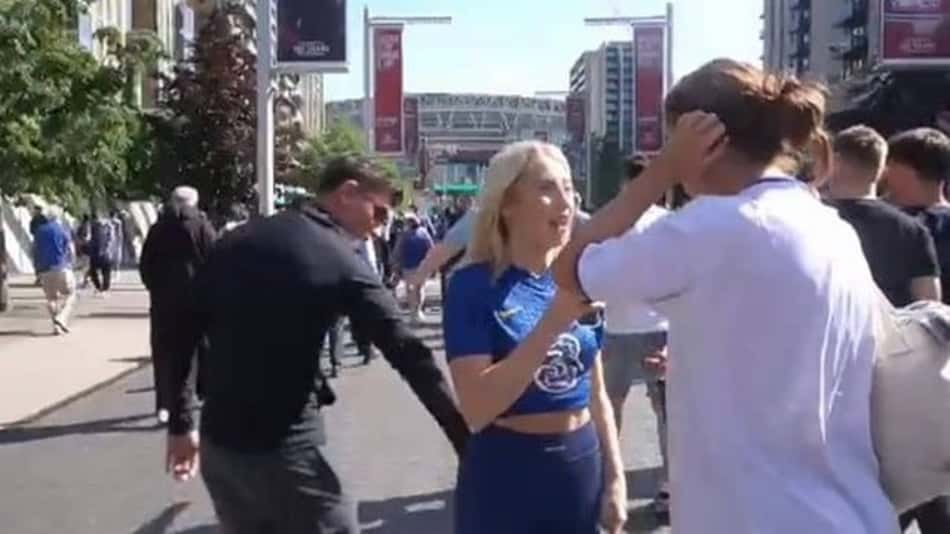 Influencer do Chelsea é assediada sexualmente na porta do estádio: 'Não foi apenas um tapinha'
