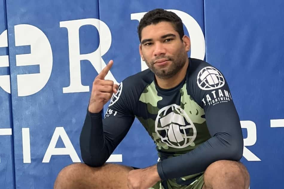 Herbert Burns tem luta confirmada pelo UFC contra russo invicto no MMA e dispara: "bom cartel no papel, mas números não entram no octógono"