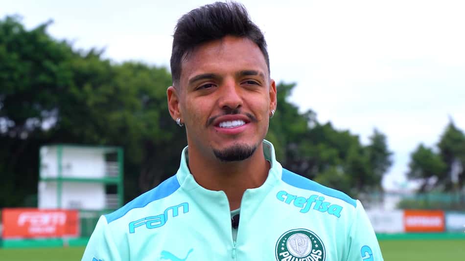 Menino valoriza oportunidade recebida no Palmeiras e fala em humildade: 'Pés no chão, olhos na lua'