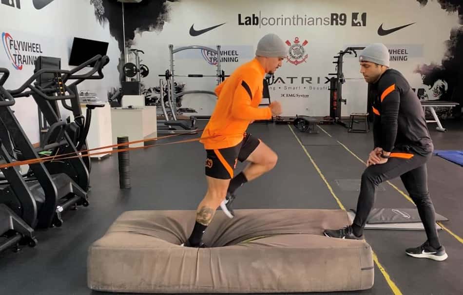 Fagner, João Pedro e Cássio realizam trabalho de recuperação no CT do Corinthians visando o Majestoso