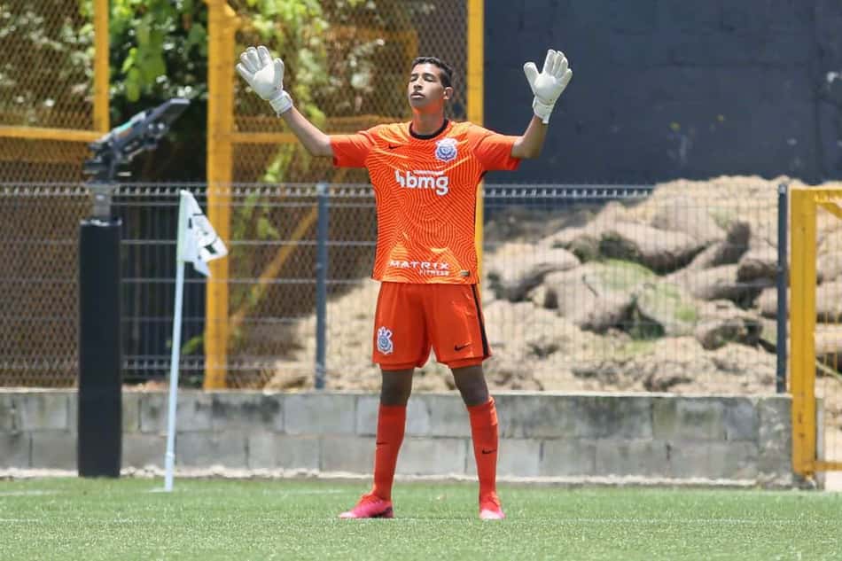 Goleiro do Sub-17 do Corinthians supera problemas cardíacos e retoma atividades