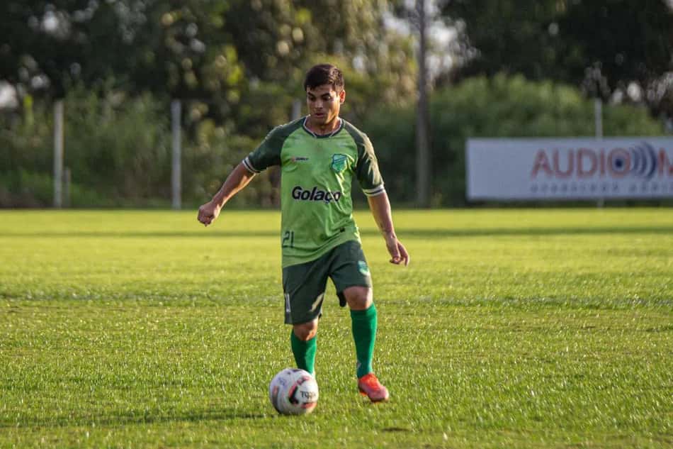 Renan Mota, ex-menino da Vila, destaca otimismo por acesso do Floresta na Série C