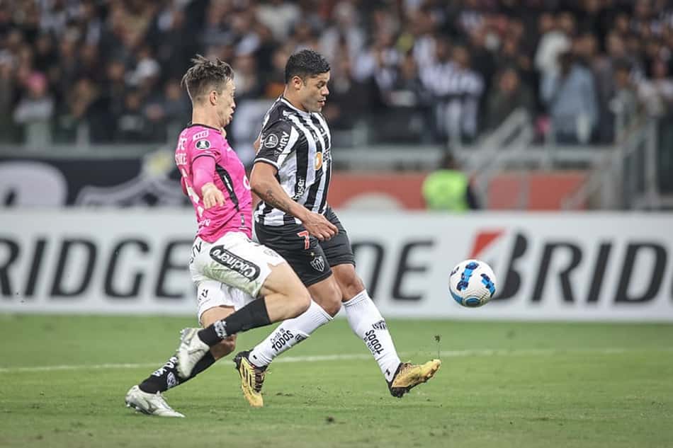 Hulk cola em Jô na briga pela artilharia histórica do Atlético-MG na Libertadores