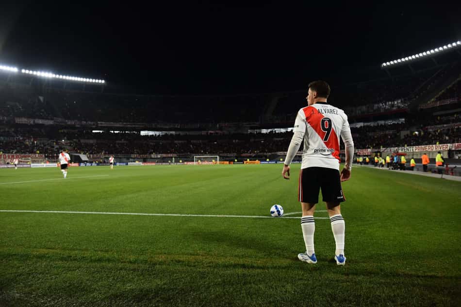 River Plate goleia Colo-Colo e garante vaga na Libertadores