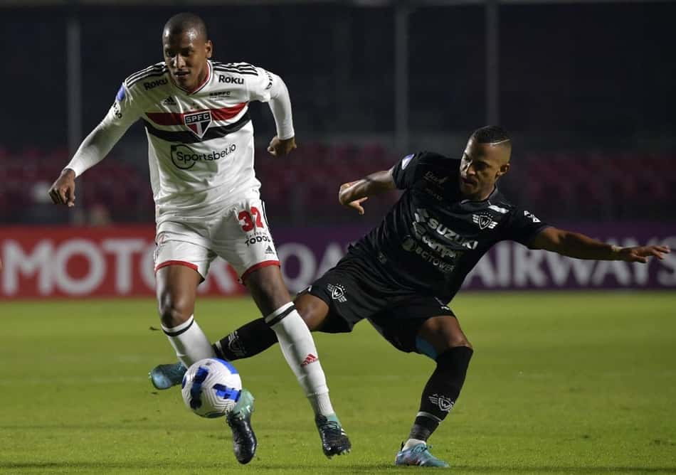 Após estreia como titular no profissional, Luizão fala sobre conselho de ídolo no São Paulo