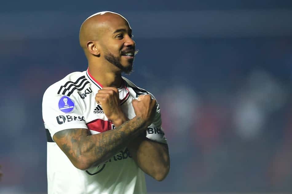 Patrick, do São Paulo, ironiza críticas sobre forma física: 'Como fiz gol, não sou gordo'