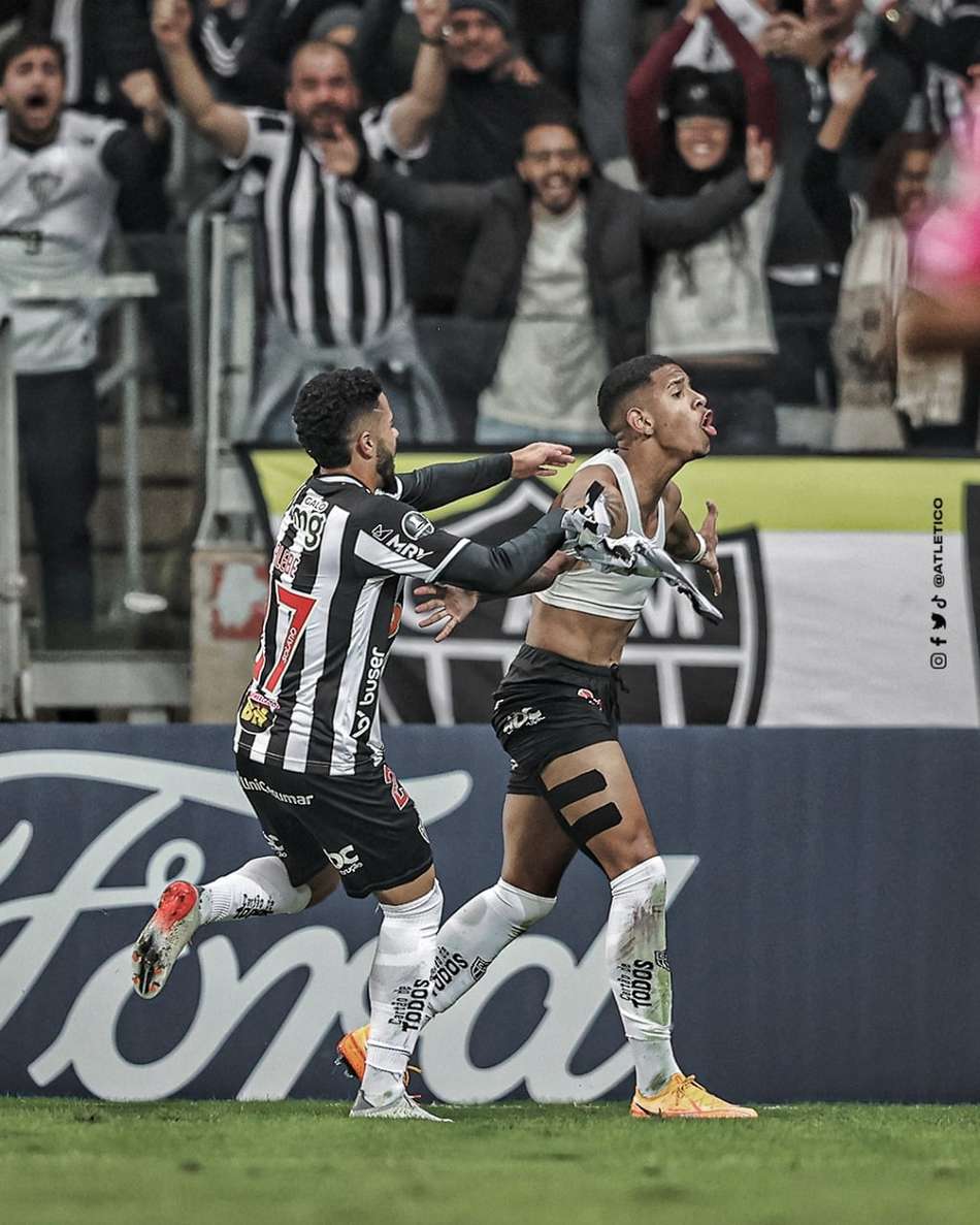 Após golaço, Savinho se torna o jogador mais jovem a marcar na Libertadores pelo Atlético-MG
