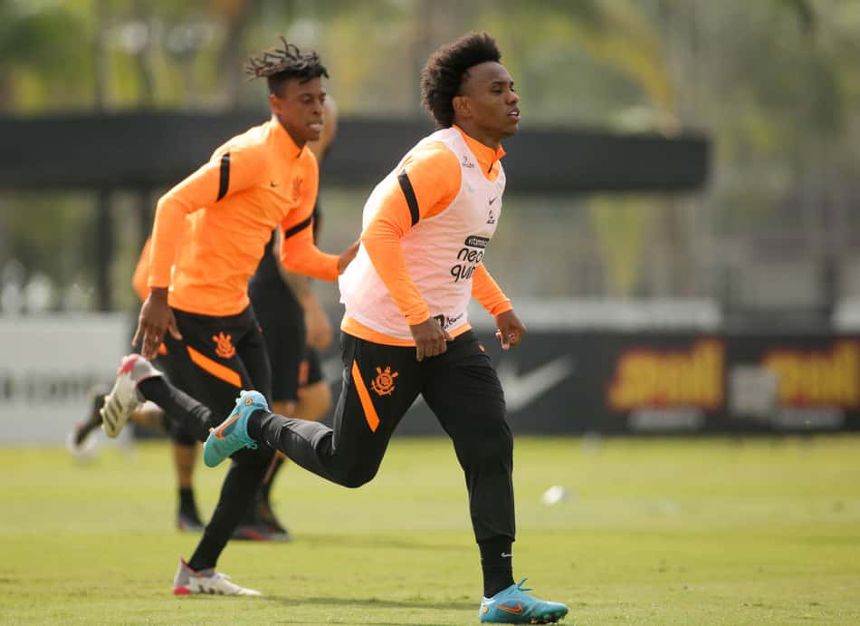 Vítor Pereira divide elenco do Corinthians na preparação para o Majestoso