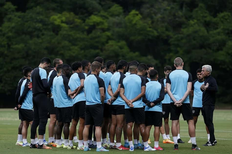 Embalado, Botafogo visita o América-MG e pode terminar a rodada na liderança; confira os cenários