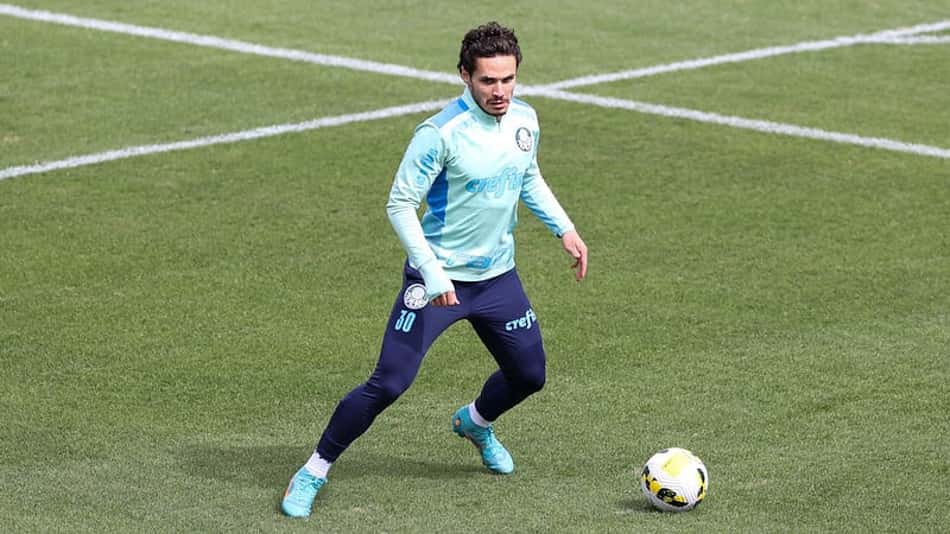 Com virose, Raphael Veiga desfalca Palmeiras contra o Juventude
