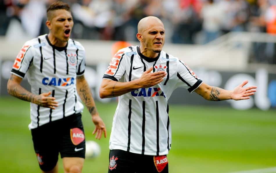 Fábio Santos artilheiro e duas expulsões: como foi o primeiro Majestoso na Arena do Corinthians