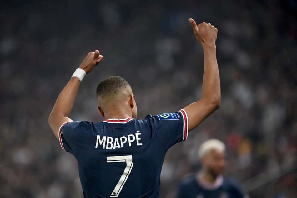 Renovação e hat-trick: o dia perfeito de Kylian Mbappé no PSG