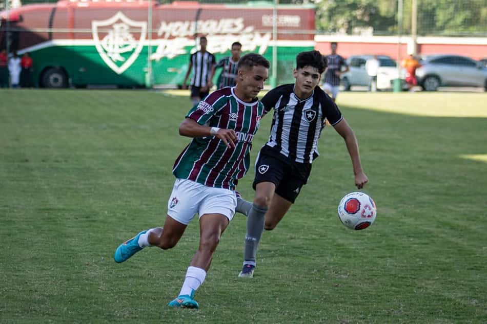 Com presença de Thiago Neves, Fluminense vence o Botafogo e vai à final da Copa Rio Sub-15