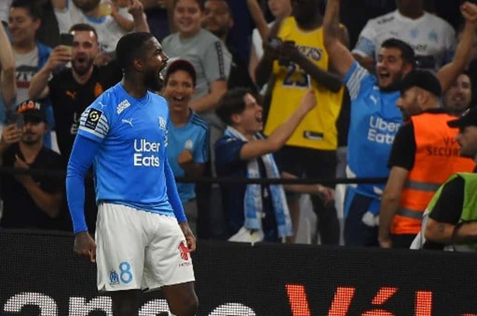 Gerson marca dois gols, Olympique de Marselha goleia Strasbourg e vai à Champions League
