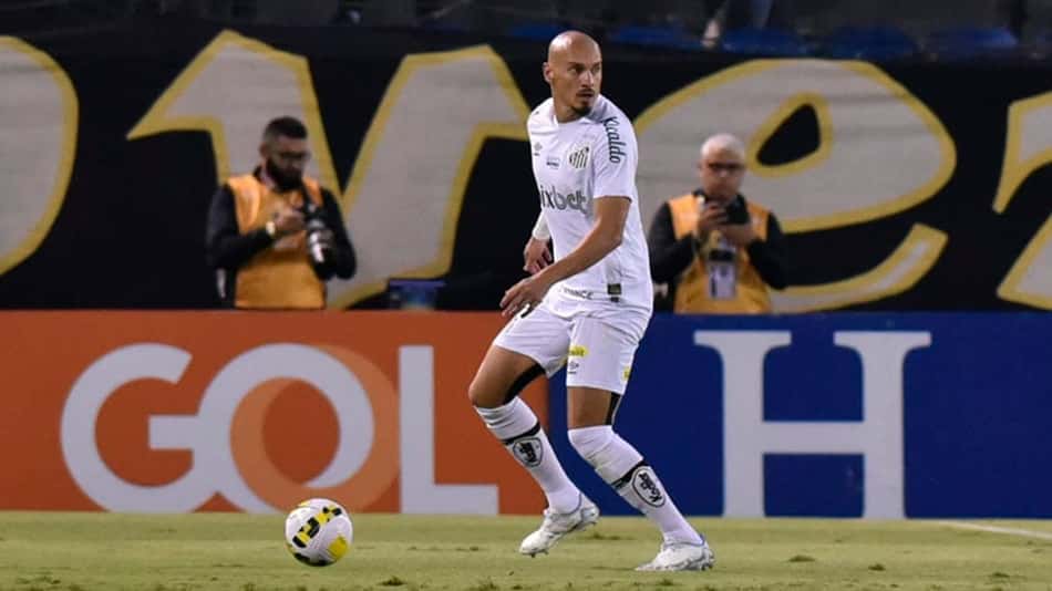 Na web, torcedores do Santos detonam decisão do VAR após gol anulado contra o Ceará