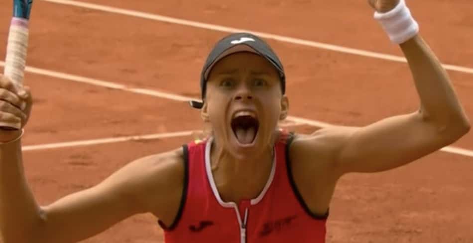 Zebra! Jabeur é derrotada na estreia de Roland Garros