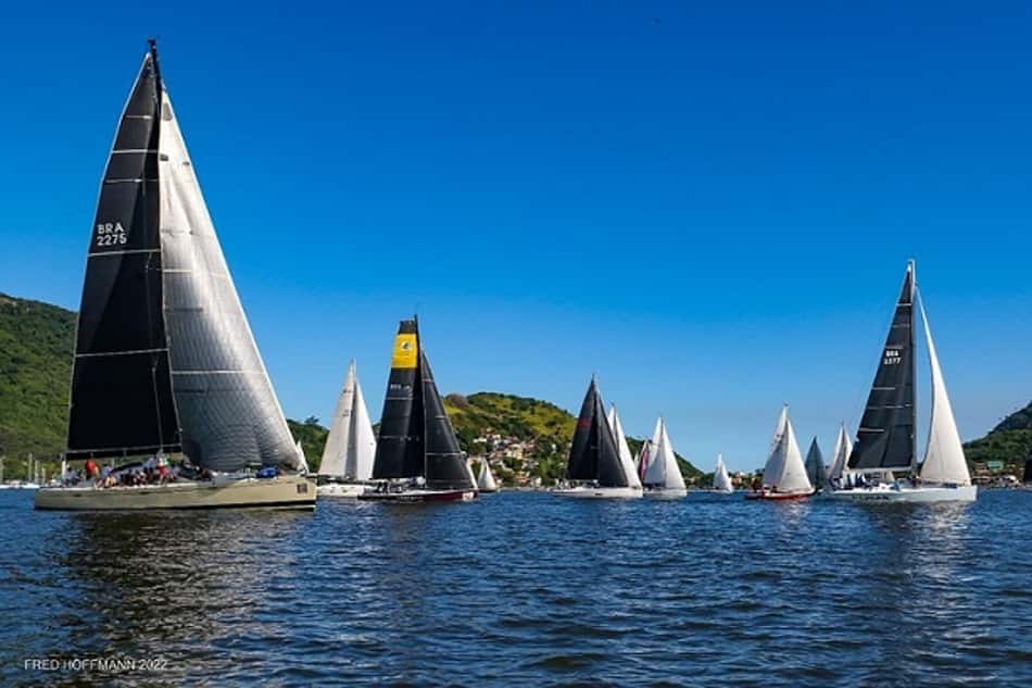 VelaShow reúne quase 100 barcos em Niterói e tem vitória de Lars Grael