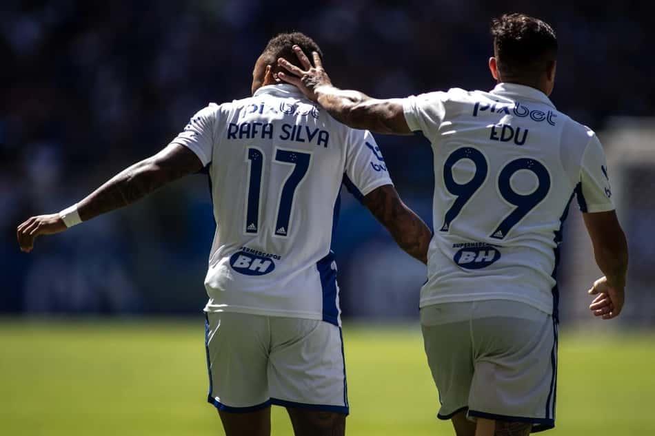 Torcedores do Cruzeiro se empolgam com invencibilidade e liderança na Série B