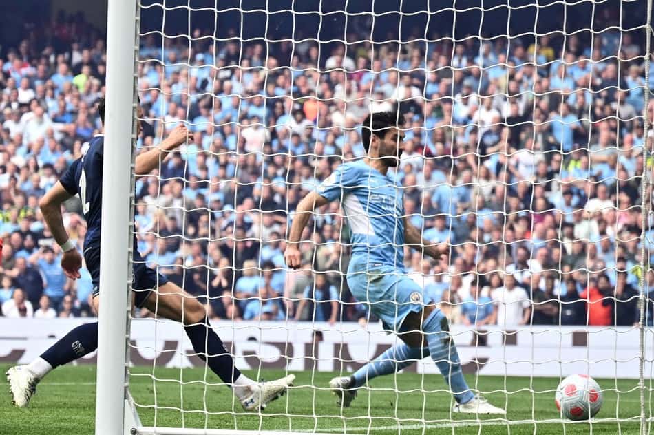 Manchester City vira em cinco minutos, vence o Aston Villa e conquista a Premier League