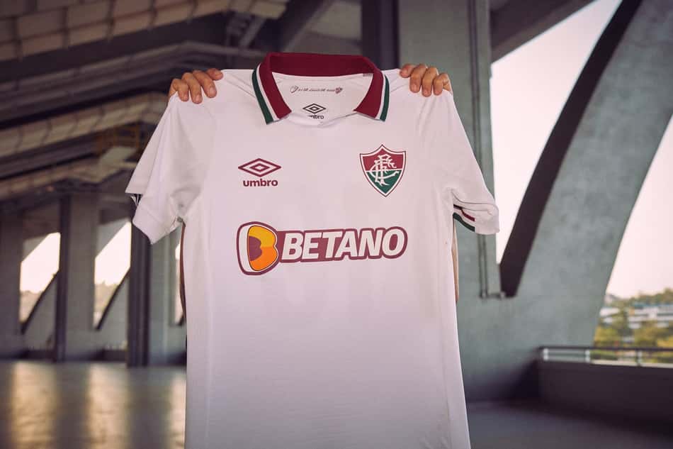 Fluminense lança novo segundo uniforme antes de jogo contra Fortaleza; veja fotos