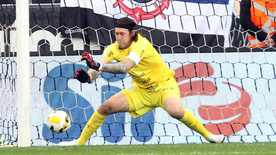 Cássio tem luxação no ombro esquerdo e passará por reavaliação no Corinthians