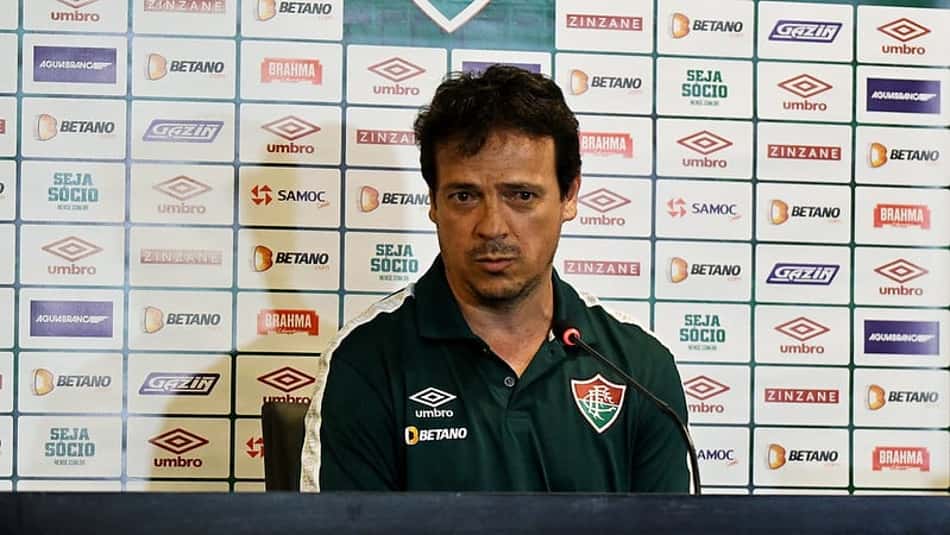 Diniz vê comportamento excelente do Fluminense em vitória e critica gol 'pessimamente anulado' pelo VAR