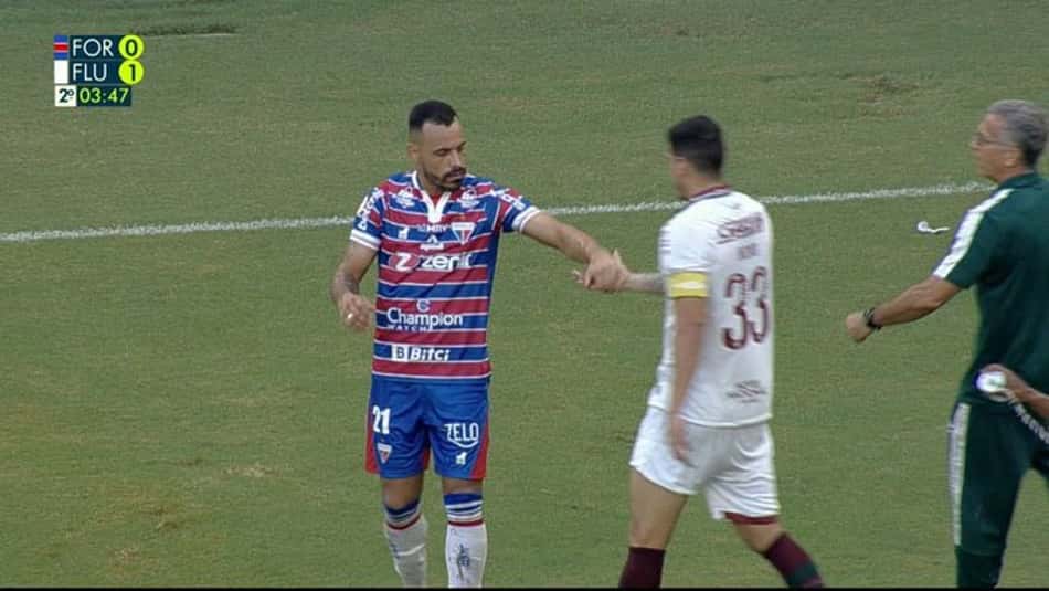 Maestro Júnior exalta ação de Moisés contra o Fluminense: 'Temos que tirar o chapéu'