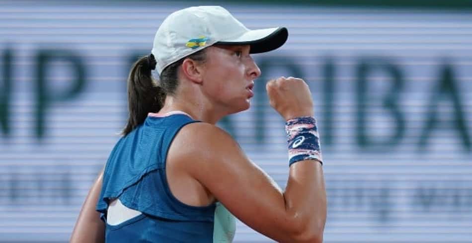 Swiatek arrasa na estreia em Roland Garros