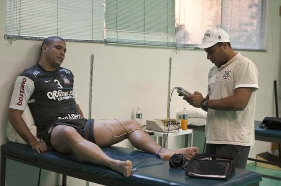 Fisioterapeuta indicado por Ronaldo é demitido do Corinthians após 13 anos de clube