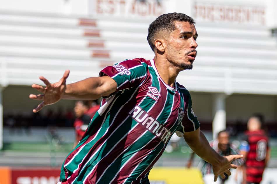Kennedy celebra gol pelo Fluminense; base tem 100% de aproveitamento em clássicos no fim de semana