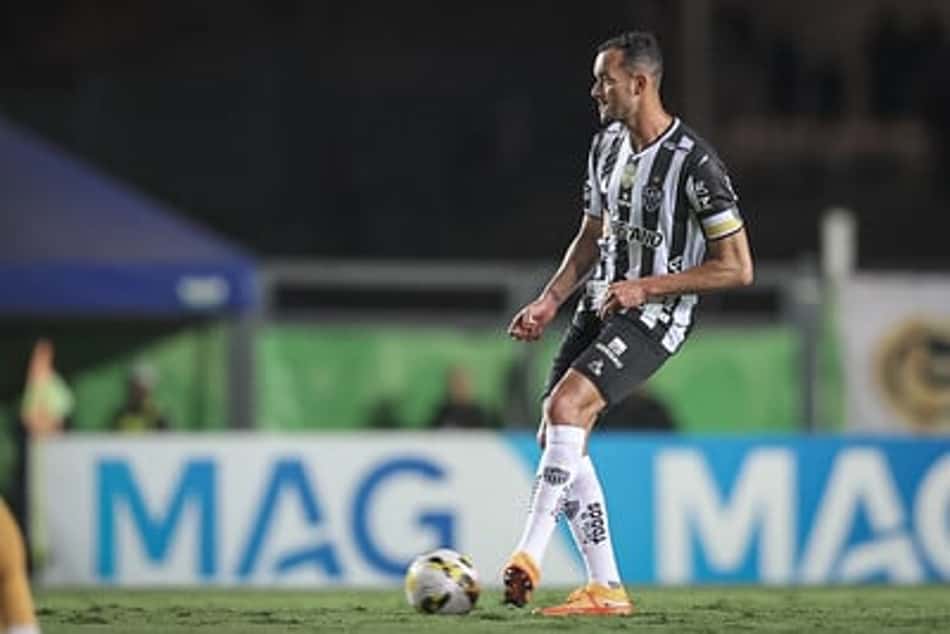 Ídolo do Atlético-MG, zagueiro Réver acerta renovação contratual até o fim de 2023