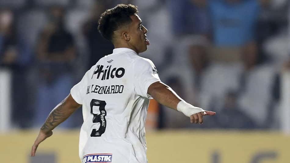Santos só empata com o Banfield, mas se classifica na Copa Sul-Americana graças ao rival