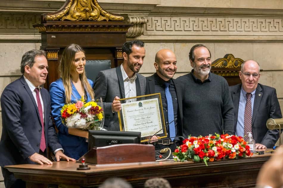 Nene, meia do Vasco, recebe título de cidadão honorário da cidade do Rio de Janeiro