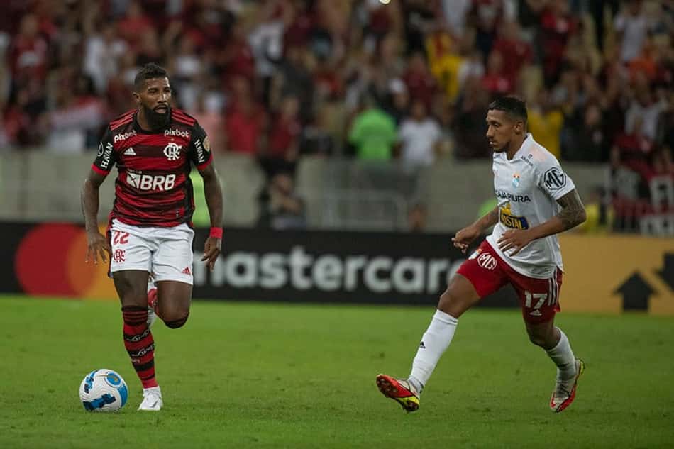 Rodinei completa 200 jogos pelo Flamengo com vaias e elogio de Paulo Sousa