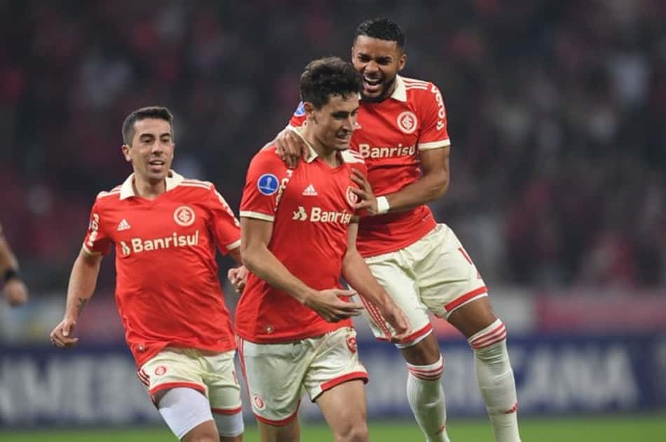 Rodrigo Dourado comemora noite de artilheiro no Inter