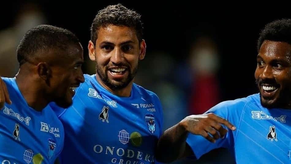 Zagueiro Gabriel comemora fase 'artilheira' pelo Yokohama FC, no Japão
