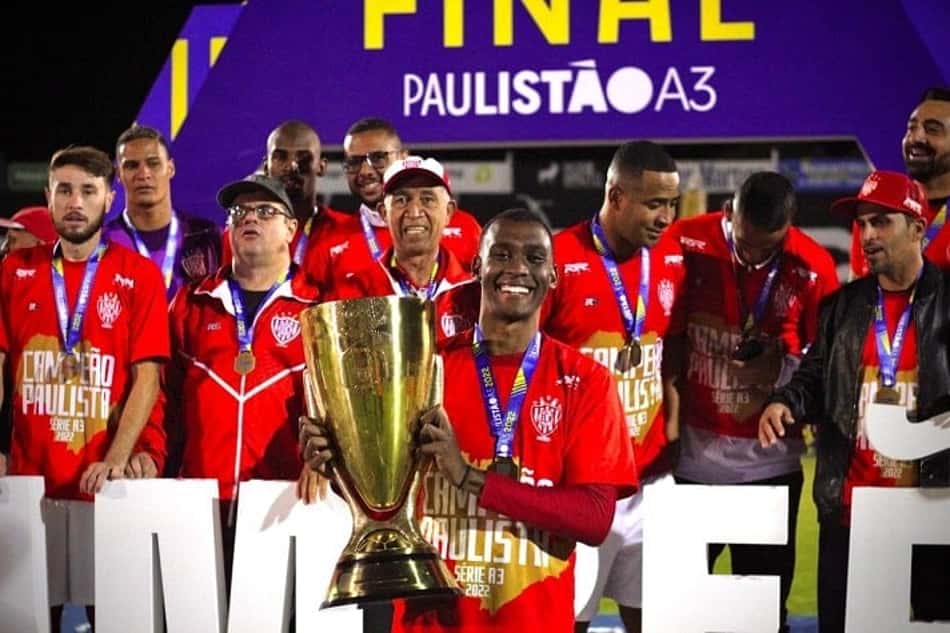 Herói improvável, Hygor comemora gols na final e título pelo Noroeste