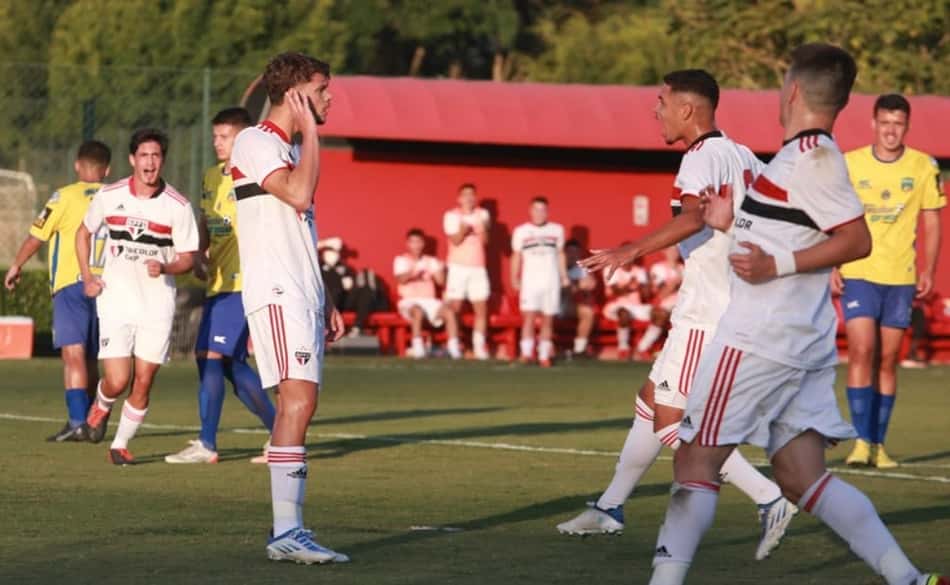 De virada, São Paulo vence o SC Brasil e assume liderança do grupo no Paulista sub-20