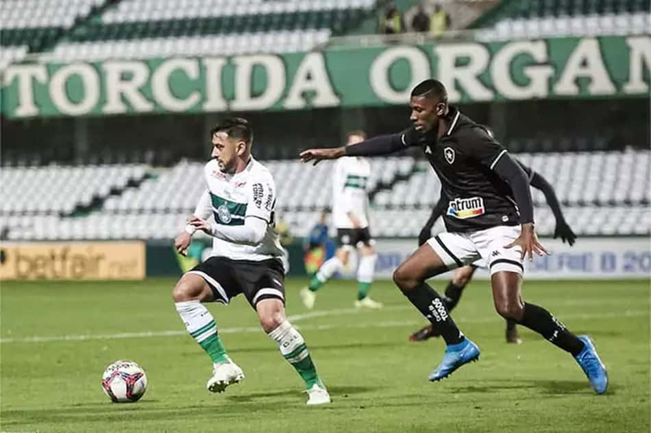 Botafogo defende sequência invicta contra o Coritiba para voltar ao G4 do Campeonato Brasileiro