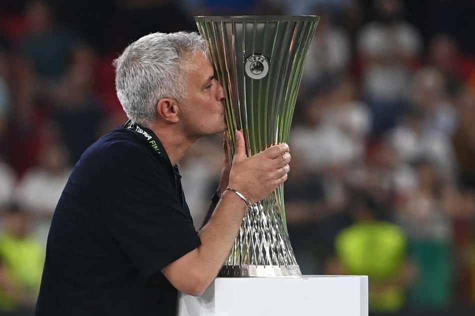 José Mourinho conquista seu quinto título europeu: veja os troféus da carreira do treinador