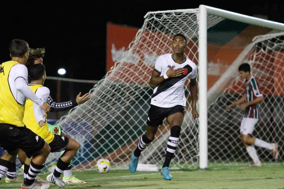 Goleiro Lecce brilha, Vasco vence o Fluminense nos pênaltis e avança às semifinais da Copa do Brasil Sub-17