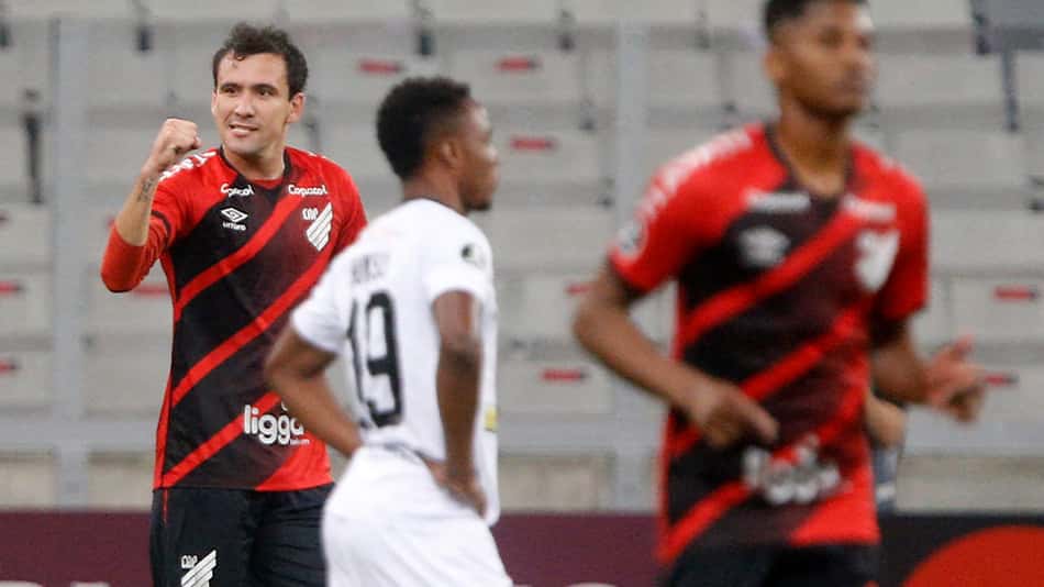 Athletico goleia Caracas e garante vaga nas oitavas de final da Libertadores