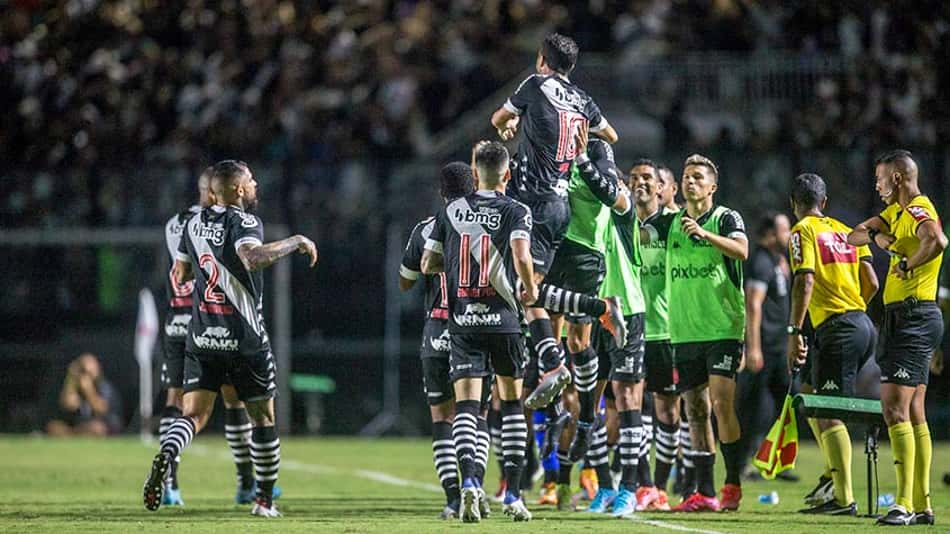 Nene marca duas vezes, Vasco vence o Brusque e sobe na tabela da Série B
